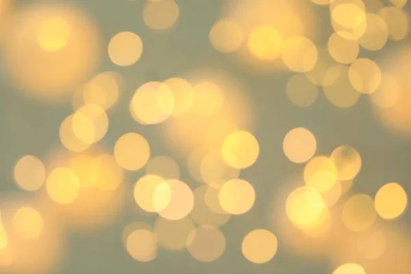 Suddig bild av glänsande guld lampor. Bokeh effekt — Stockfoto