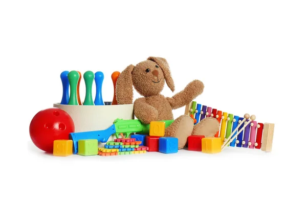 Beyaz arka plan üzerinde farklı çocuk oyuncakları kümesi — Stok fotoğraf