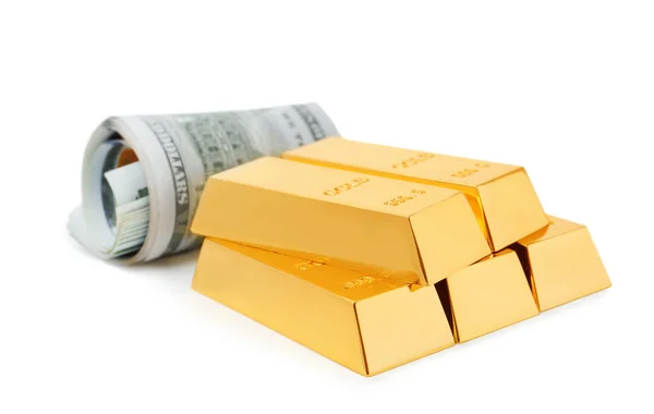 Błyszczący sztabki złota i dolarowych na białym tle — Zdjęcie stockowe