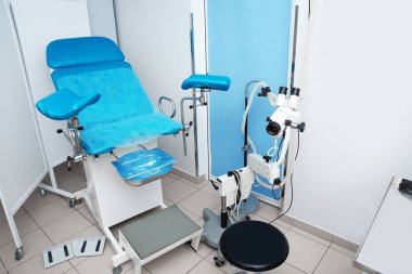 Jinekolojik klinikte iç sandalye ve tıbbi cihazlar