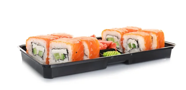盒子上有美味的寿司卷, 背景是白色的。食品配送 — 图库照片