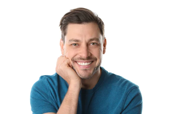 Hombre sonriente con dientes perfectos sobre fondo blanco — Foto de Stock