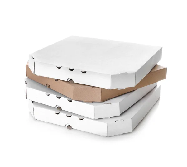 Montón de cajas de pizza de cartón sobre fondo blanco. Burla para el diseño — Foto de Stock