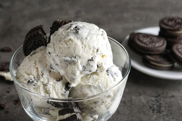 Bowl of chocolate cookies ice cream on table, closeup — Stock Photo, Image