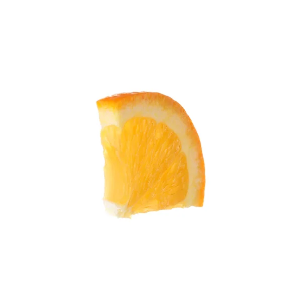 Rebanada de naranja madura aislada en blanco —  Fotos de Stock