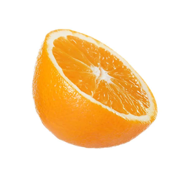 Hälfte der reifen Orange isoliert auf weiß — Stockfoto