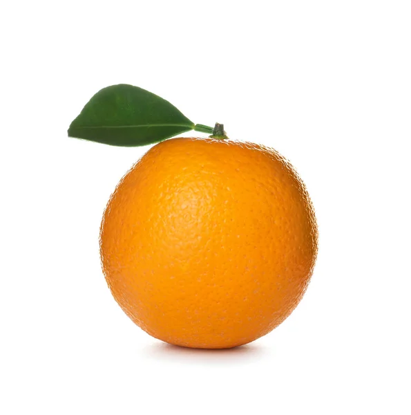 Naranja fresco y maduro aislado sobre blanco. Cítricos — Foto de Stock