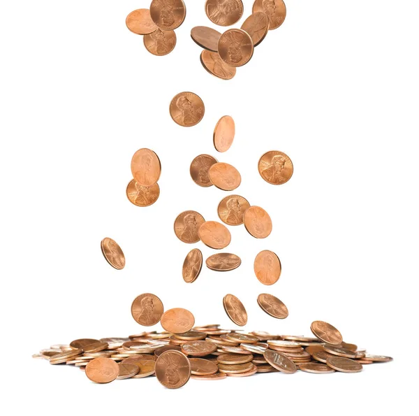 Münze fällt in Geldstapel auf weißem Hintergrund — Stockfoto