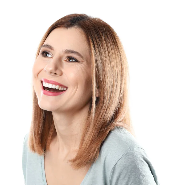 白い背景の上の完璧な歯で笑顔の女性 — ストック写真