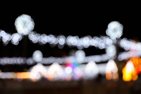 Hermosas luces de la calle por la noche. Efecto Bokeh — Foto de Stock