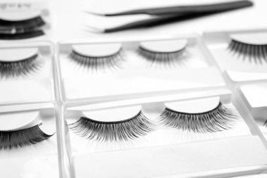 Farklı yanlış eyelashes paketlerine ile portre arka planı olarak ayarla
