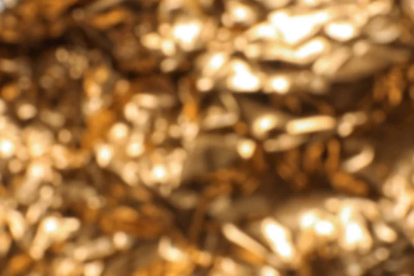 Vista offuscata di lamina d'oro spiegazzata come sfondo — Foto Stock