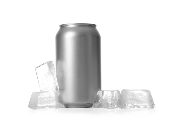 Tin can i kostki lodu na białym tle — Zdjęcie stockowe
