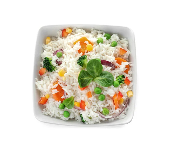 Cuenco con sabroso arroz y verduras sobre fondo blanco, vista superior — Foto de Stock