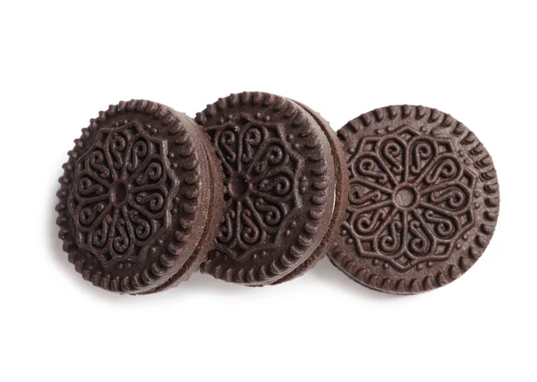 Biscoitos de chocolate saborosos com creme no fundo branco, vista superior — Fotografia de Stock