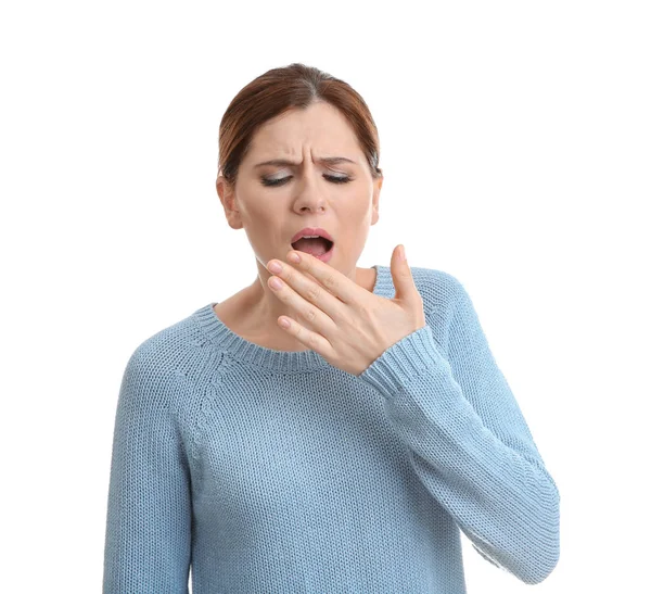 Mulher que sofre de tosse isolada no branco — Fotografia de Stock