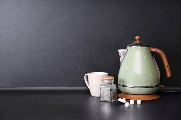 Composição com chá colocado na mesa na cozinha. Espaço para texto — Fotografia de Stock