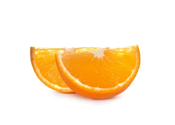 Φέτες πορτοκαλιού ώριμα που απομονώνονται σε λευκό — Φωτογραφία Αρχείου