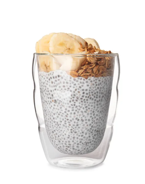Склянка смачного пудингу насіння чіа з бананом та гранолою на білому тлі — стокове фото