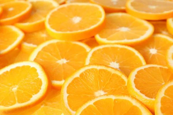 Mnozí nakrájené čerstvé zralé pomeranče jako pozadí, closeup — Stock fotografie