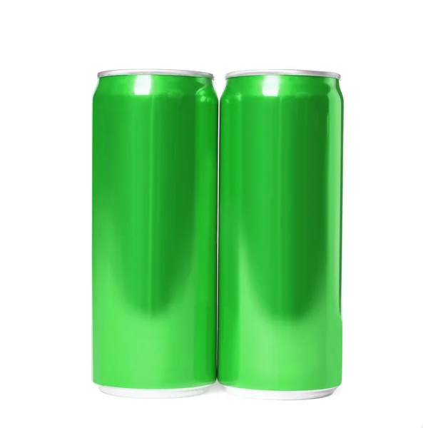 Prázdné zelené plechovky na bílém pozadí. Makety pro design — Stock fotografie