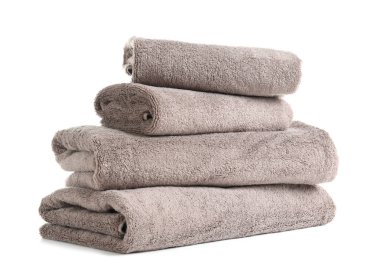 beyaz izole temiz havlu yığını