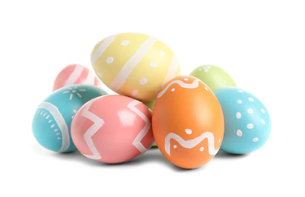 Beaux œufs de Pâques peints sur fond blanc — Photo