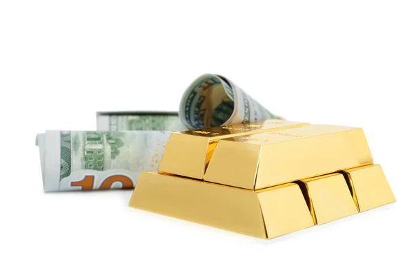 Błyszczący sztabki złota i dolarowych na białym tle — Zdjęcie stockowe