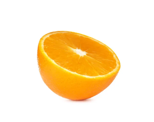 Metade de laranja madura isolada em branco — Fotografia de Stock