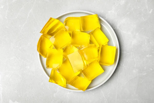 Placa de deliciosa jalea de limón en la mesa ligera, vista superior — Foto de Stock