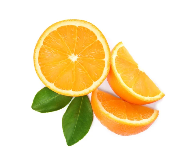 Świeże plastry pomarańczy na białym tle, widok z góry — Zdjęcie stockowe
