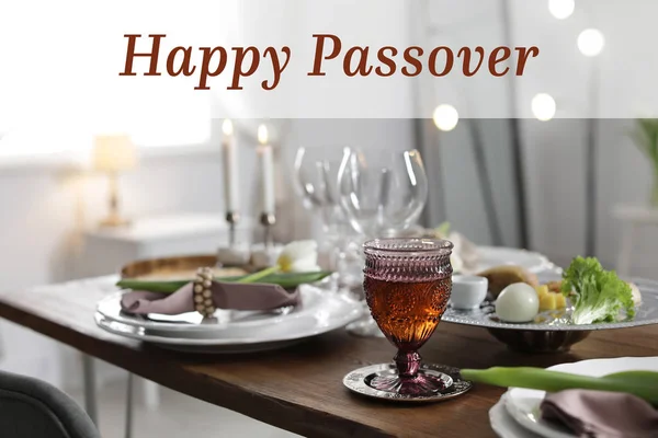 Sváteční stůl sloužila pro Pesach Seder. Happy Pesach — Stock fotografie