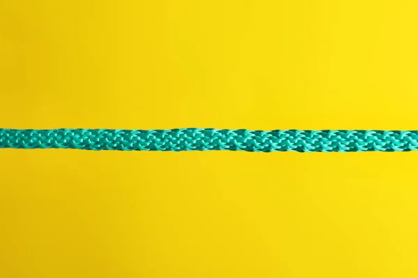 Strong straight blue rope on color background — Stock Photo, Image