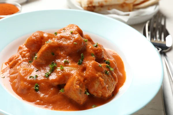 Plate of delicious butter chicken on table, closeup. Traditional Murgh Makhani dish — Stock Photo, Image