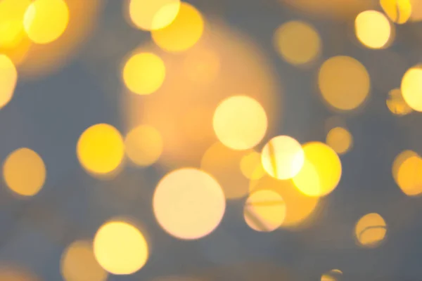 Wazig zicht op gouden lichten op donkere achtergrond. Bokeh-effect — Stockfoto