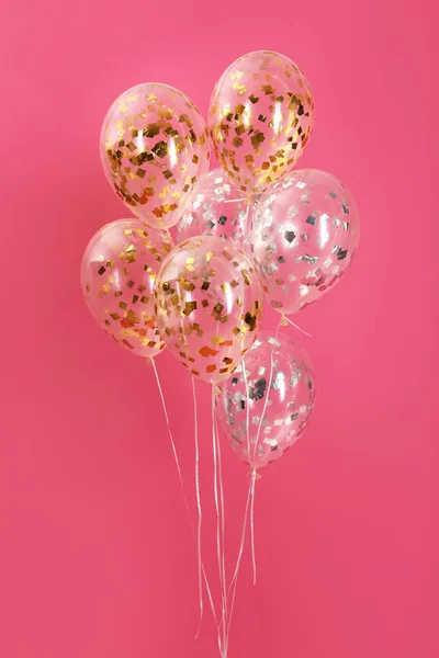 Banda světlé balónky na barvu pozadí — Stock fotografie