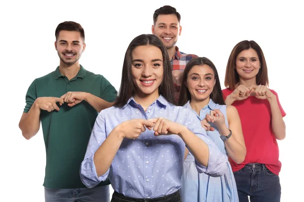 Personas con discapacidad auditiva que muestran palabra AMIGO en lenguaje de señas aislado en blanco —  Fotos de Stock