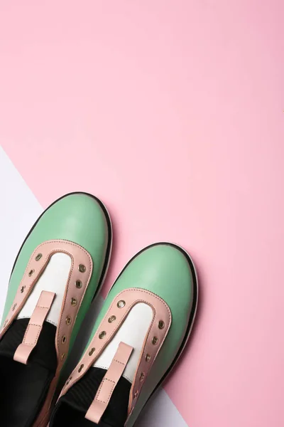 Flat lay composition of stylish shoes on color background, space for text — Stock Photo, Image