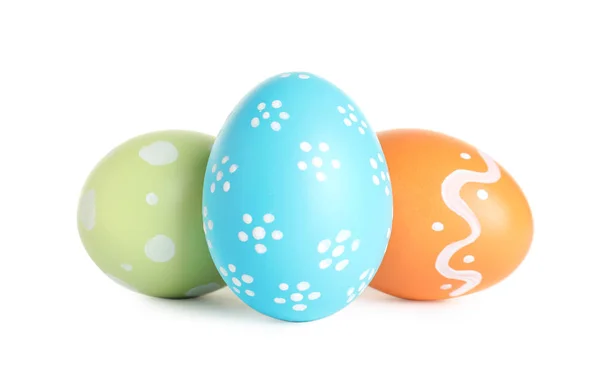 Bela pintado ovos de Páscoa no fundo branco — Fotografia de Stock