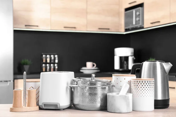 A konyha modern háztartási készülék szett — Stock Fotó