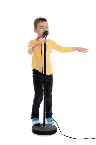 Симпатичный смешной мальчик с микрофоном на белом фоне — стоковое фото