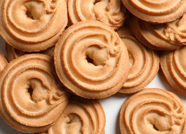 Placa con sabrosas galletas de mantequilla danesa, primer plano — Foto de Stock