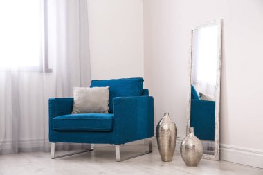 Rahat koltuk ile şık odası modern iç