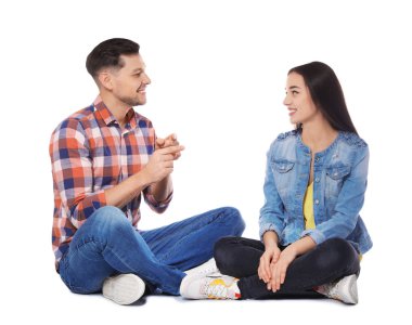 İşitme engelli arkadaşlar beyaz izole iletişim için işaret dili kullanarak