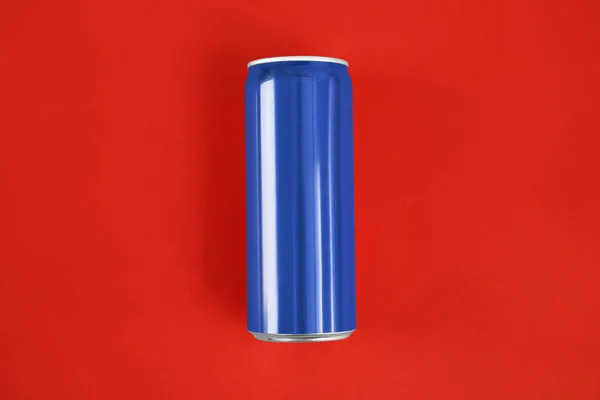 Blank metall blå kan på färg bakgrunden, ovanifrån Mock upp för design — Stockfoto