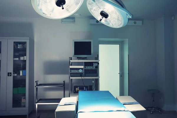 Εσωτερικό του χειρουργείο στην σύγχρονη κλινική — Φωτογραφία Αρχείου