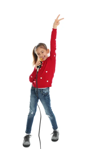 Nettes lustiges Mädchen mit Mikrofon auf weißem Hintergrund — Stockfoto
