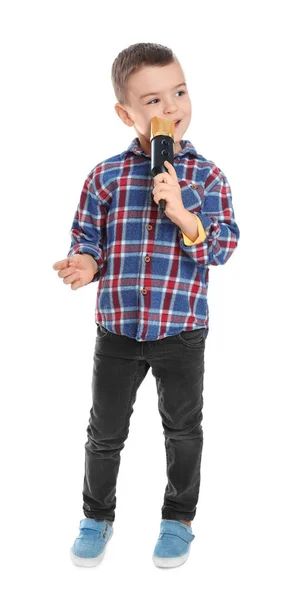 Roztomilý funny boy s mikrofonem na bílém pozadí — Stock fotografie