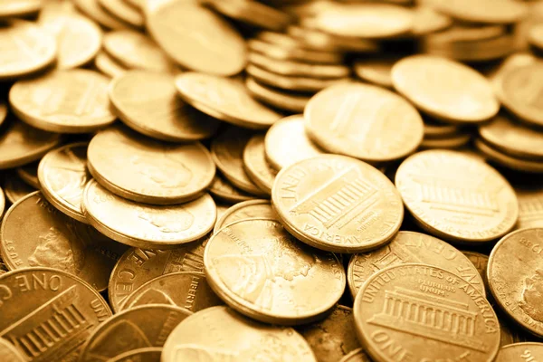 Muitos EUA brilhantes moedas de um centavo como fundo — Fotografia de Stock