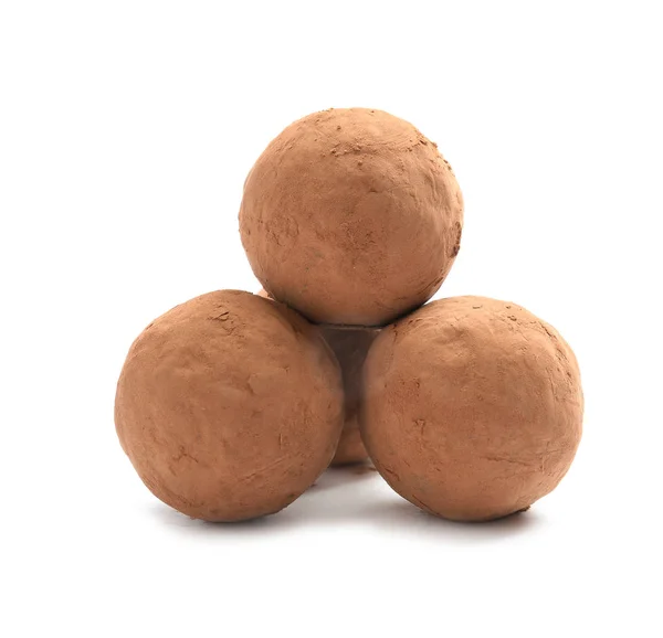 Heerlijke rauwe chocolade truffels op witte achtergrond — Stockfoto